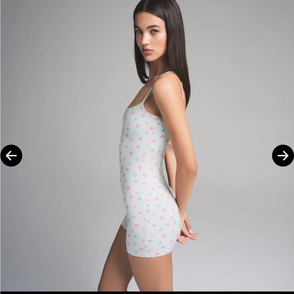 NWT SKIMS SOFT LOUNGE SCOOP ONESIE CLOUD CANDY HEART PRINT
